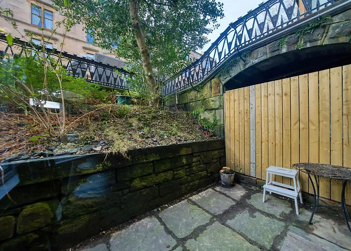 Stylish 3-Bedroom Apartment In Central Glasgow