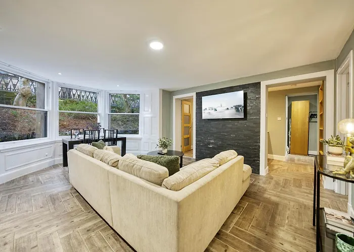 Stylish 3-Bedroom Apartment In Central Glasgow